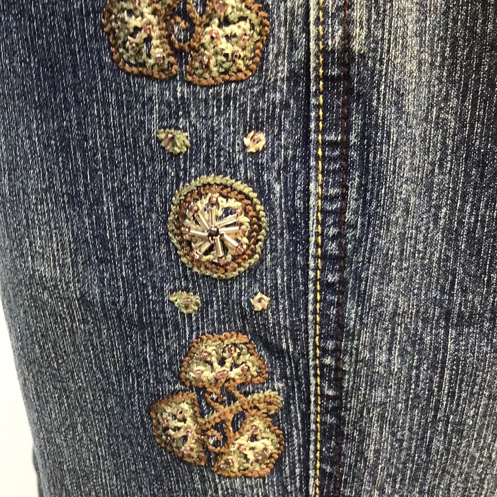 Patterned Brown V-Neck Blouse - Picture 9 of 12